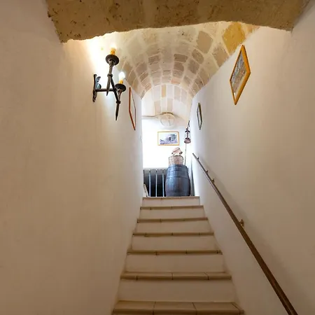 La Corte Dei Templari Marzia Nyaraló *